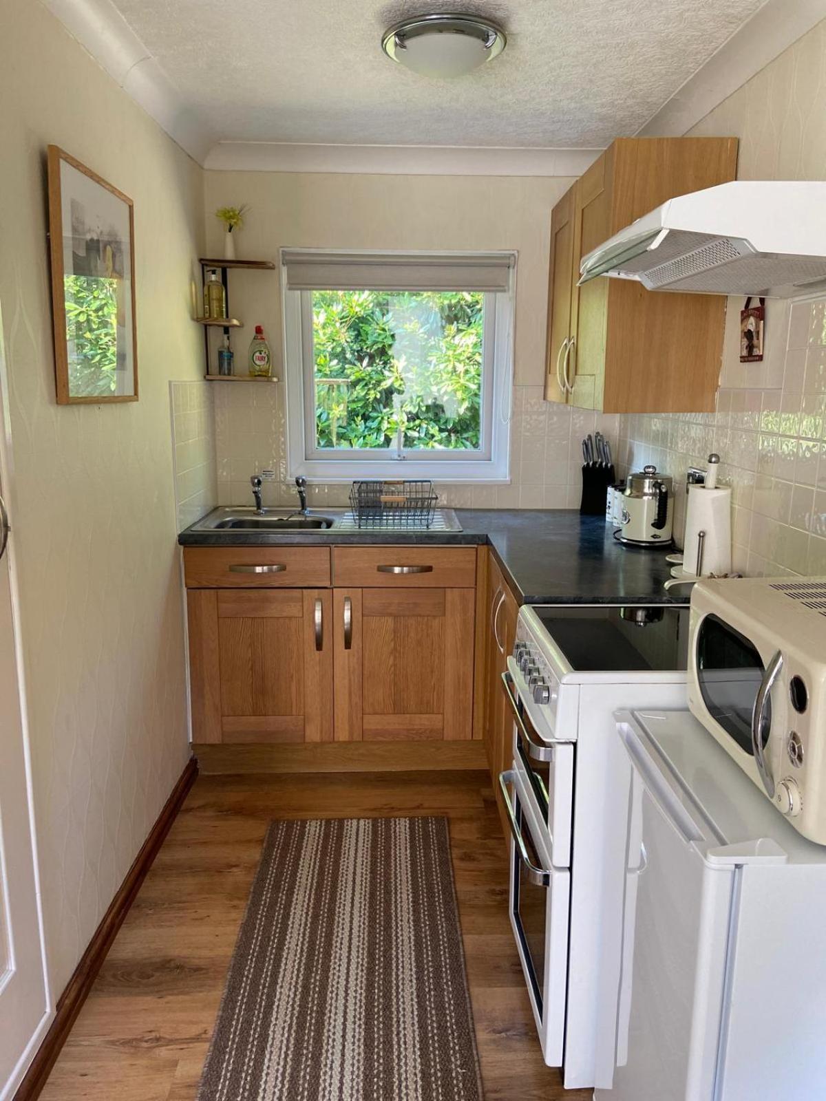 64, Lakeside, Glan Gwna *
