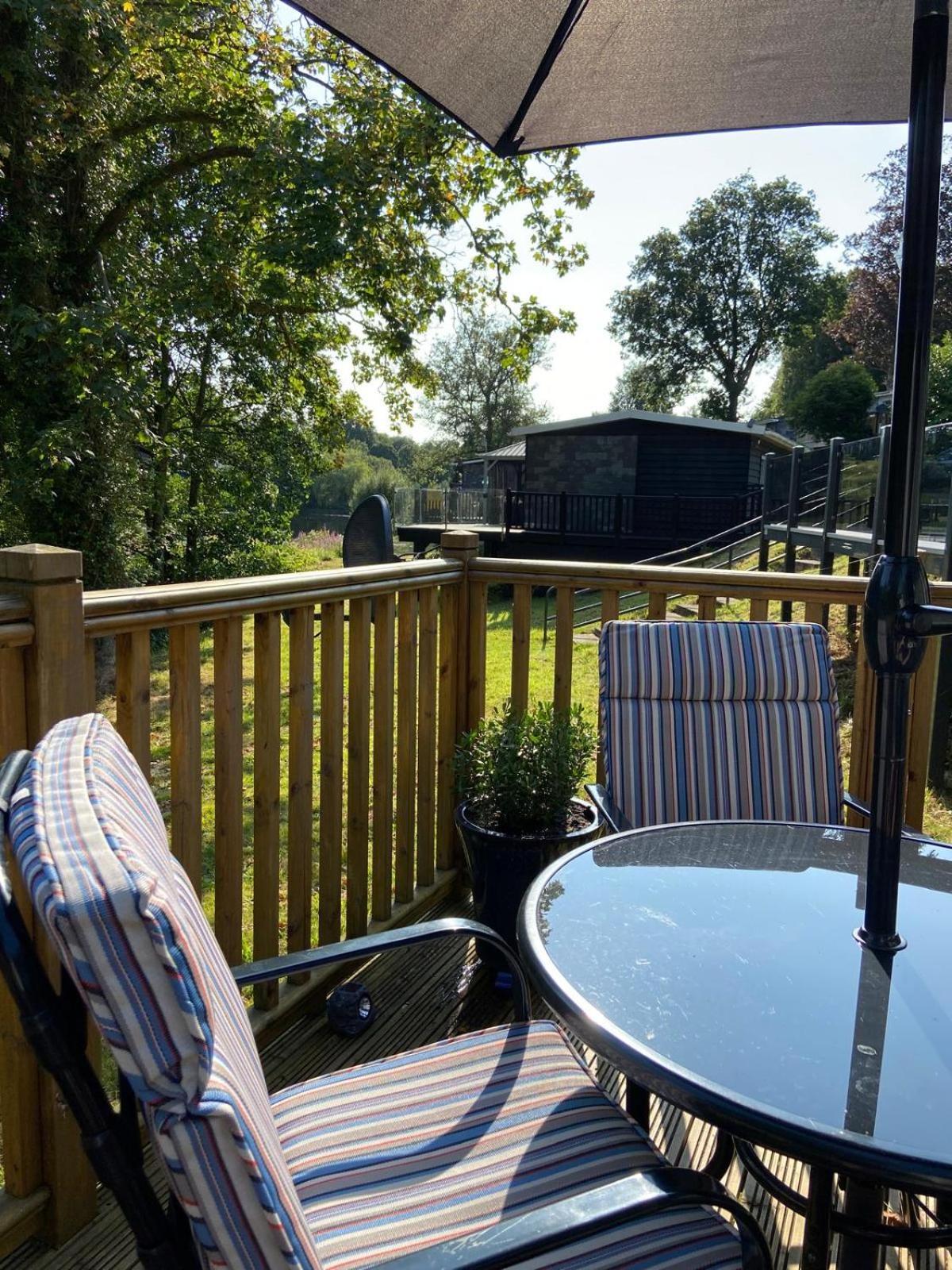 64, Lakeside, Glan Gwna